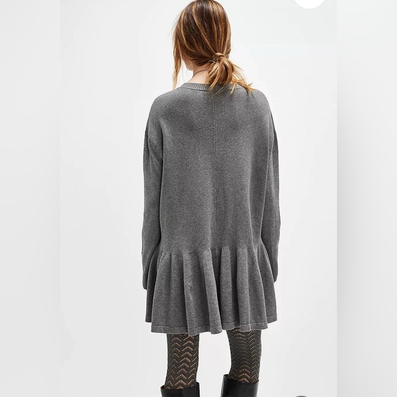 Free People Time On My Side Ruffle Hem Long Sleeve Gray Knit Mini Dress NWOT - Picture 2 of 8